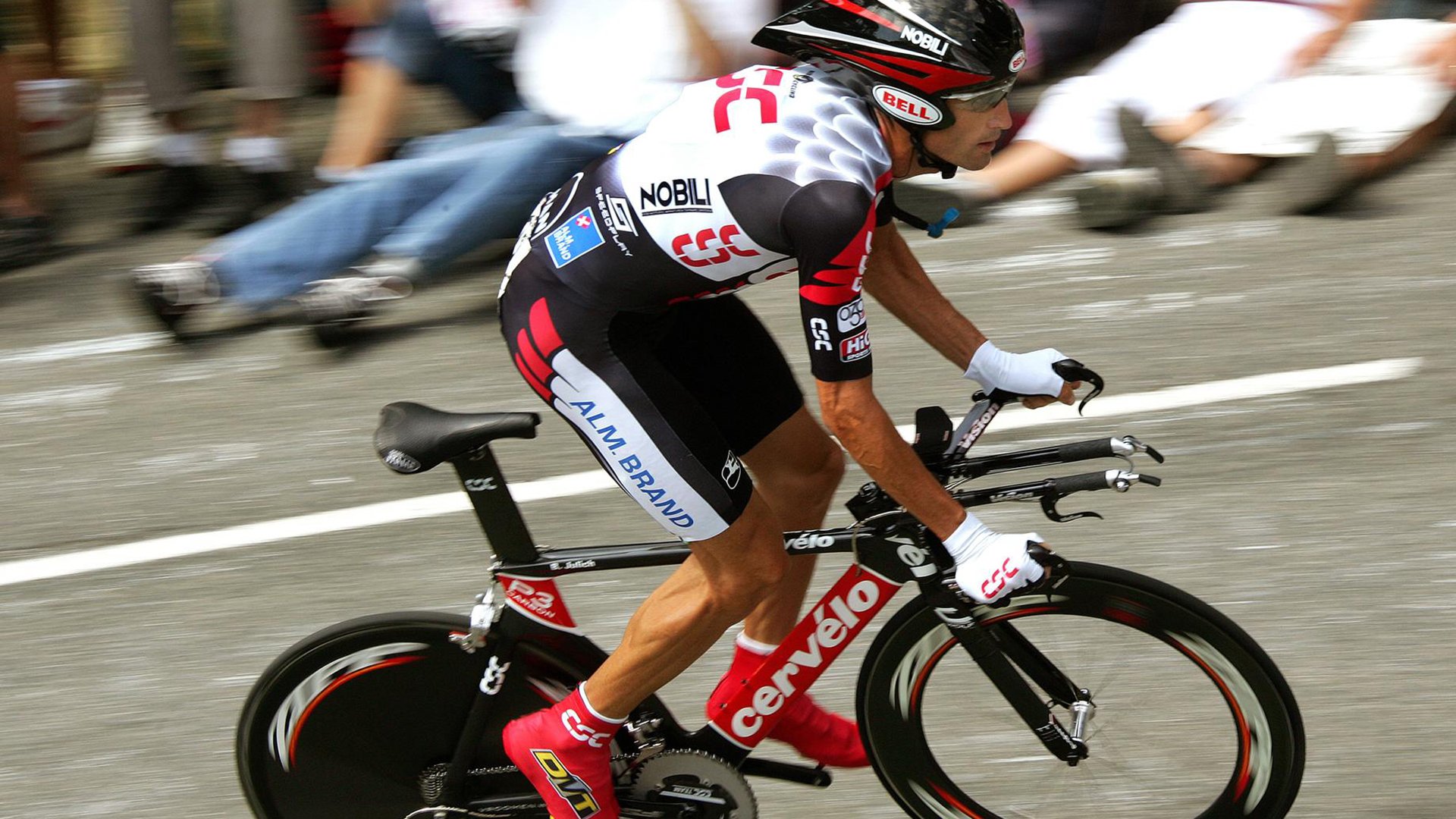 世界残疾人射箭公开赛 选手以超高命中率折服观众